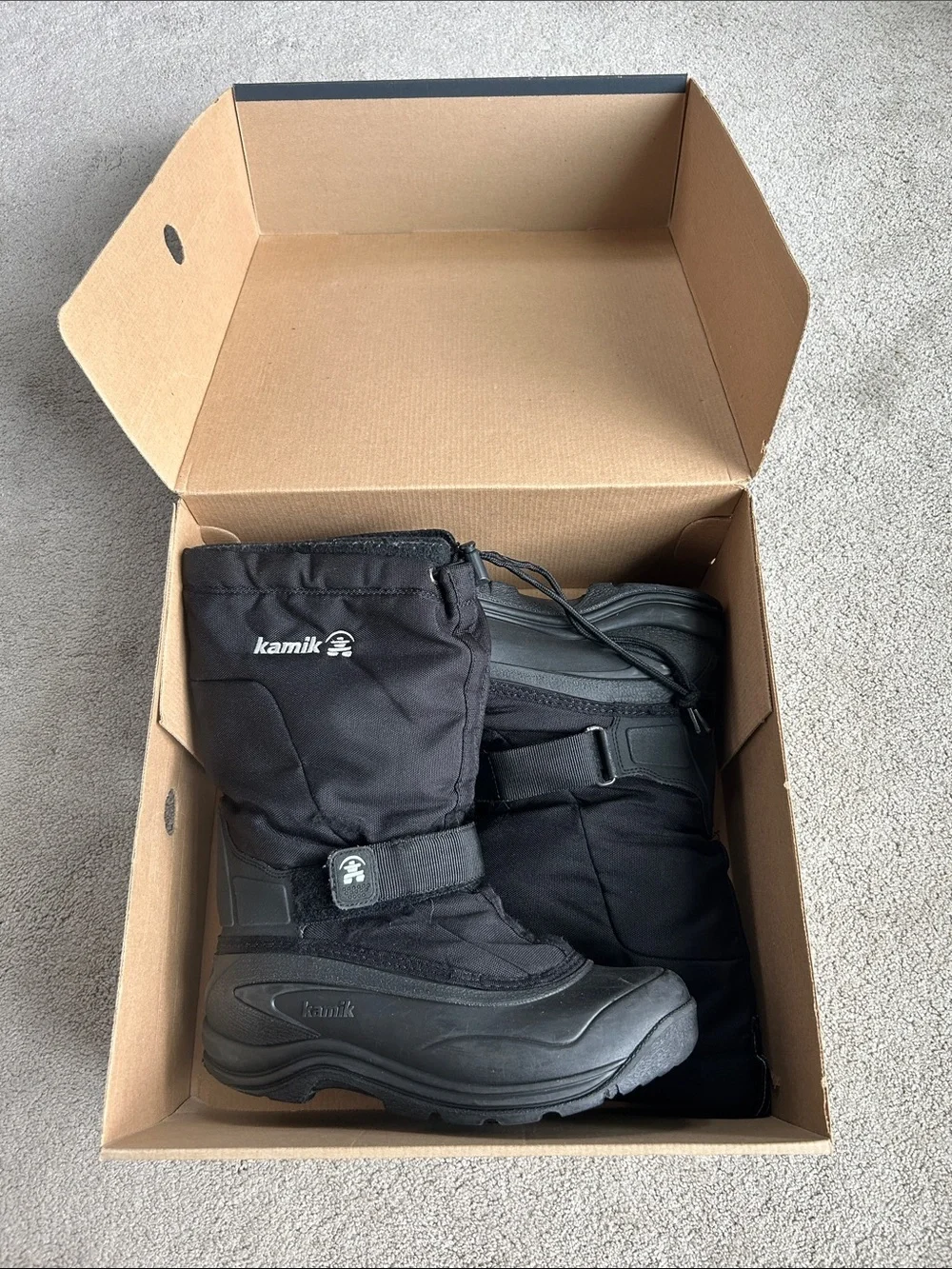 Kamik women’s Black Insulated Snow Boots with Drawcord Size 9